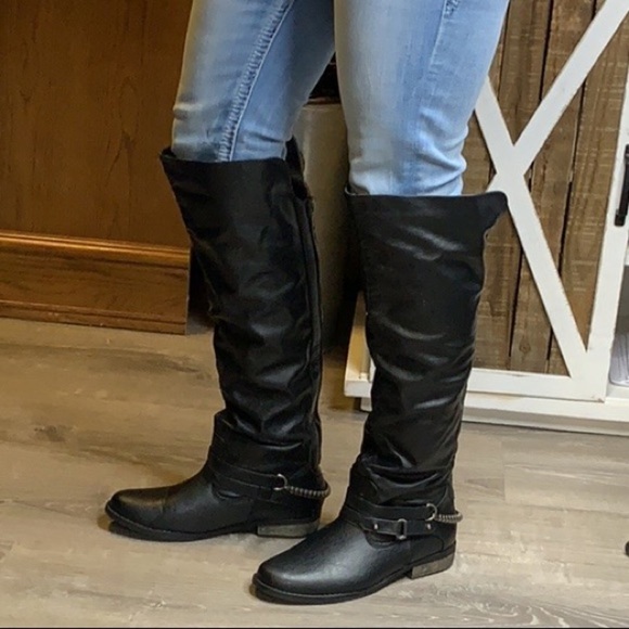 Black Boots with Silver Coil Design - Picture 3 of 15